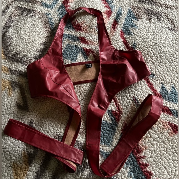 Shein red leather top rockstar girlfriend buckle adjust wrap around crop top - Picture 9 of 9